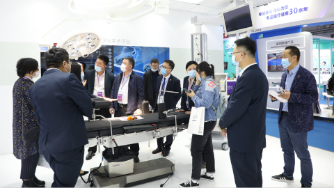 CMEF现场直击：星空·综合体育携抗疫降魔四勇士亮相